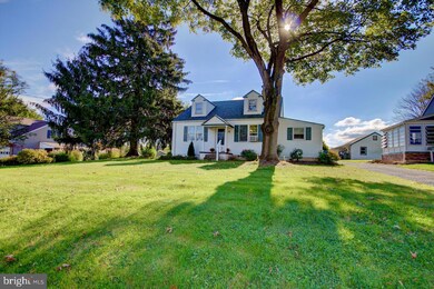 438 Erie Ave, Telford, PA 18969 - photo 2