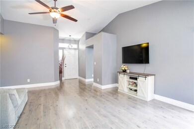ENTRANCE TO THE LIVING ROOM. BEAUTIFUL NEWER PAINT