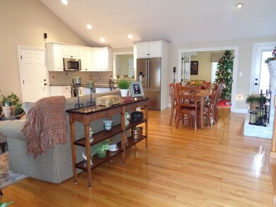 19 Simonds Ln, Weymouth, MA 02188 - photo 4