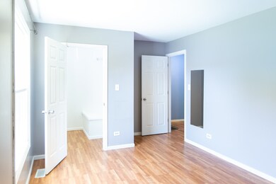 1331 N Glen Cir unit D, Aurora, IL 60506 - photo 4