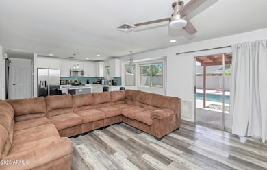 4606 W Park Ave-large-004-013-4606 W Par