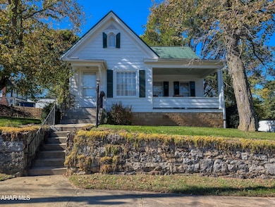 132 S Thomas St, Bedford, PA 15522 - photo 3