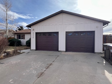 4306 Cheyenne Dr, Laramie, WY 82072 - photo 3