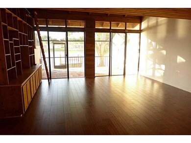 Den/Family/Great Room. Spacious and Bright with Be