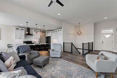 16404 Northpark Dr, Urbandale, IA 50323 - photo 6