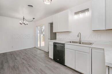 707 S Manhattan-12