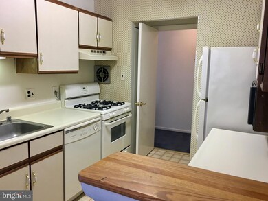 1954 Kennedy Dr unit 101, McLean, VA 22102 - photo 2