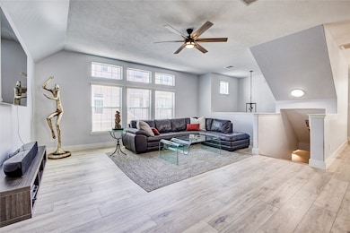 3323 Leading Point Dr, Houston, TX 77091 - photo 4