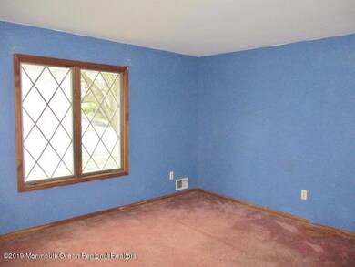 352-640627_-_Bedroom_1