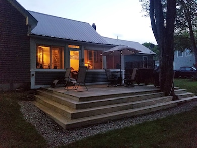 22 Chestnut St, Claremont, NH 03743 - photo 5