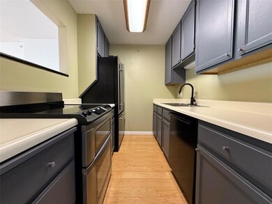 300 Walnut St unit 1505, Des Moines, IA 50309 - photo 3