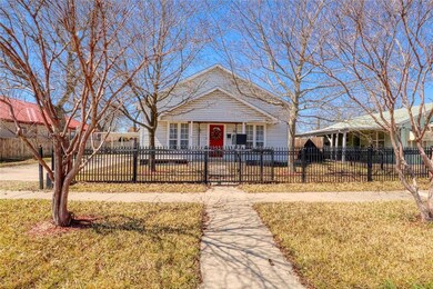905 NW Main St, Ennis, TX 75119 - photo 2