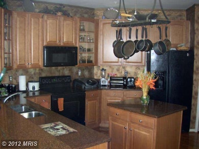 10405 Lowmoor Ct, Lanham, MD 20706 - photo 2