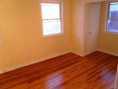 523 W Barner St, Allentown, PA 18103 - photo 4