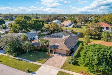 12775 Guilford Cir, Wellington, FL 33414 - photo 2