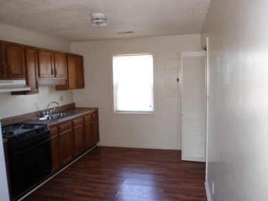 2318 B-7 Indian Dr, Jacksonville, NC 28546 - photo 5