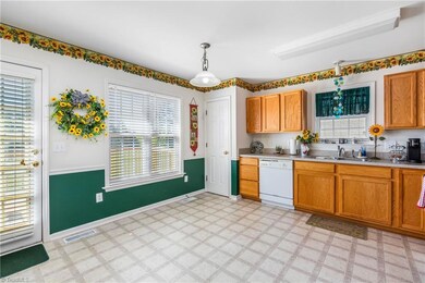 1170 Sterling Pointe Dr, King, NC 27021 - photo 7