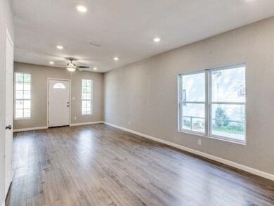 1500 N Preston St, Ennis, TX 75119 - photo 2