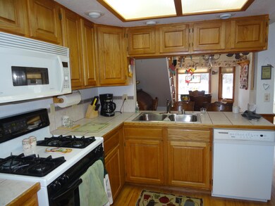Kitchen and Breakfast Bar