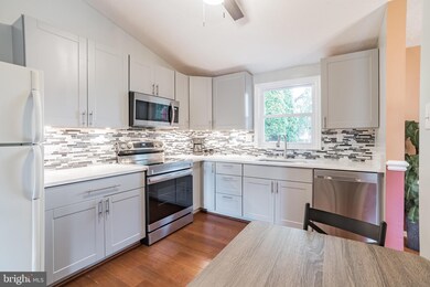 141 Penns Grant Dr, Morrisville, PA 19067 - photo 2