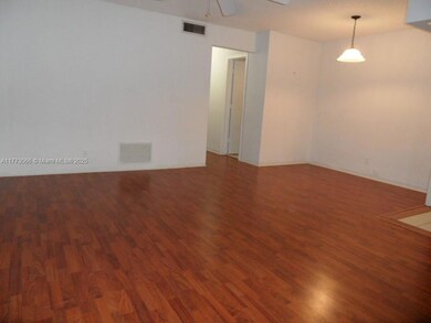 Living room/dining room