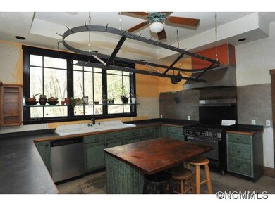 Custom Kitchen Cabinets
