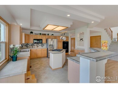 Kitchen & Two Tiered Breakfast Bar