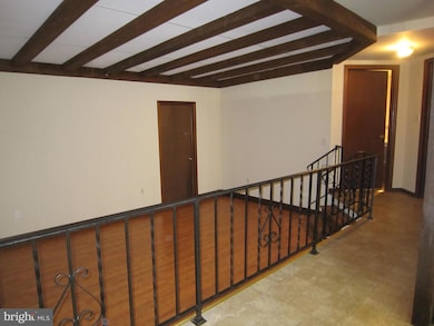 304 N Hoover Ave, New Holland, PA 17557 - photo 3