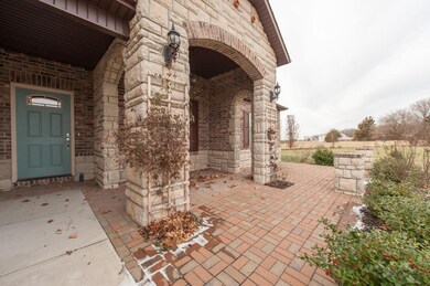 004_592 E Selby Dr_