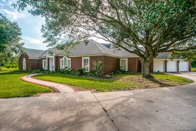 901 Timberline Dr, Bay City, TX 77414 - photo 2