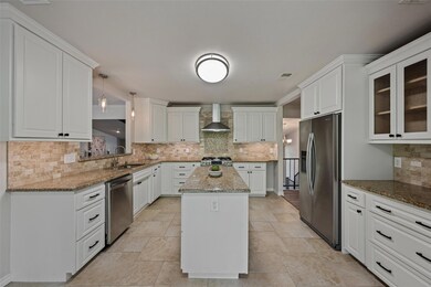 913 Edgecliff Dr, Bedford, TX 76022 - photo 4