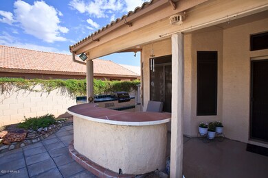 Built in BBQ & bar