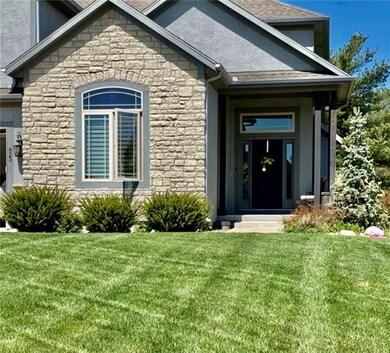 A closer look at the gorgeous well-kept lawn...
