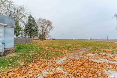 400 N Logan St, New Holland, IL 62671 - photo 3