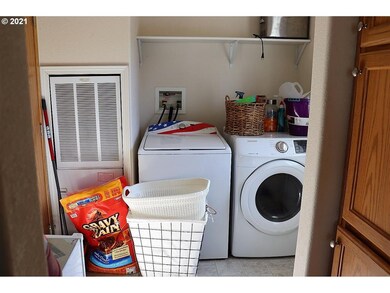 709 Railroad Ave, Prairie City, OR 97869 - photo 6