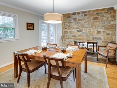 9137 Santayana Dr, Fairfax, VA 22031 - photo 5