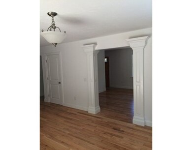 701 Salisbury St, Worcester, MA 01609 - photo 4