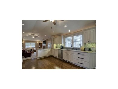 Simply a wonderful kitchen for entertaining!