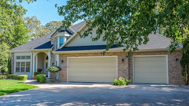 1055 Timber Run Dr, Neenah, WI 54956 - photo 3