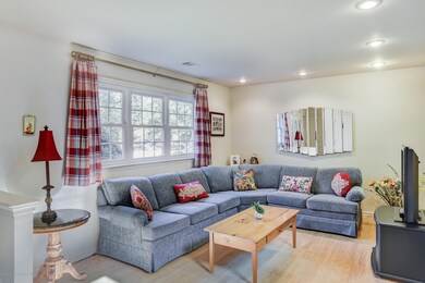 005_Family Room 1