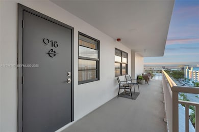 Pilot House Condominiums unit 918, Fort Lauderdale, FL 33308 - photo 6