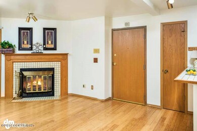 8505 Jewel Lake Road 4-small-012-Living