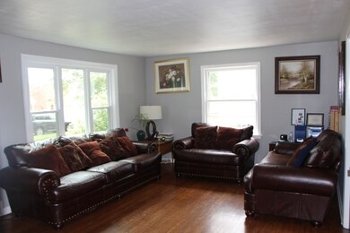 428 S Dilger Ave, Waukegan, IL 60085 - photo 2