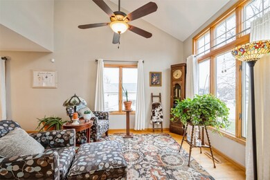 2627 31st St SW, Cedar Rapids, IA 52404 - photo 5