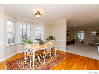 Eat- in area with plenty of natural light!