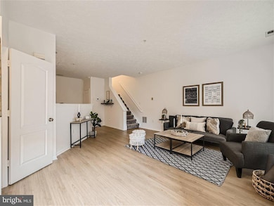 16702 Eldbridge Ln, Bowie, MD 20716 - photo 4