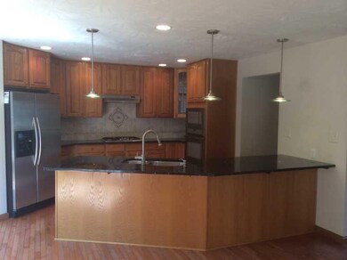 Kitchen. GOURMET  KITCHEN WITH STAINLESS STEEL PAC