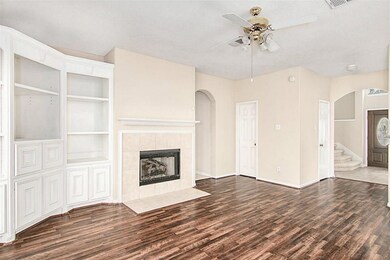 8931 Green Ray Dr, Houston, TX 77095 - photo 4