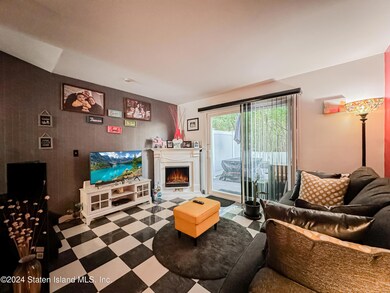 185 Lorraine Loop, Staten Island, NY 10309 - photo 6