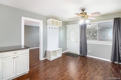 5613 Bedford St, Dearborn Heights, MI 48125 - photo 5